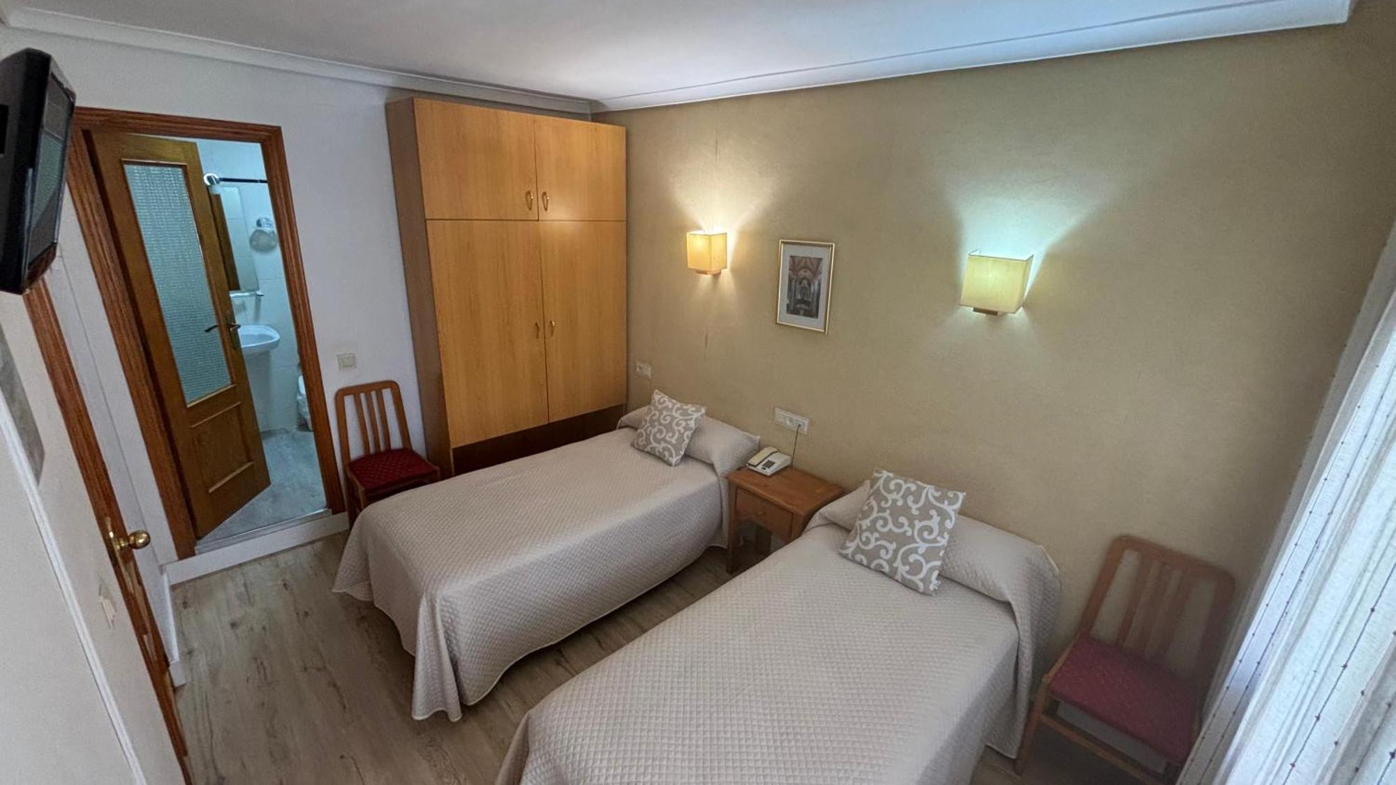 Hostal Atienzar Albacete Exterior photo